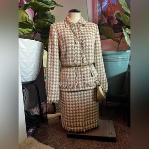Allen Schwartz Polyester jacket and skirt